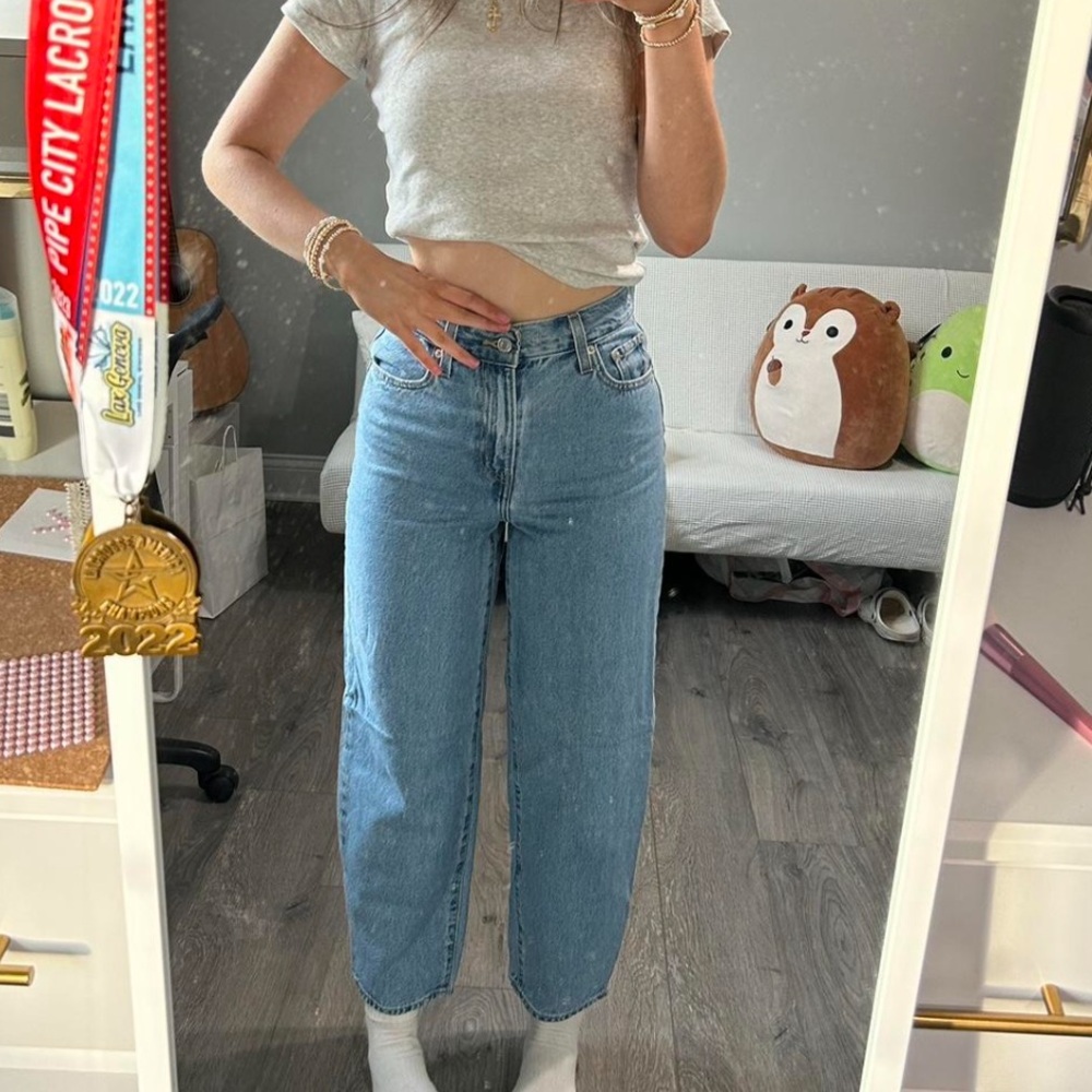 Women ballon leg Levi jeans